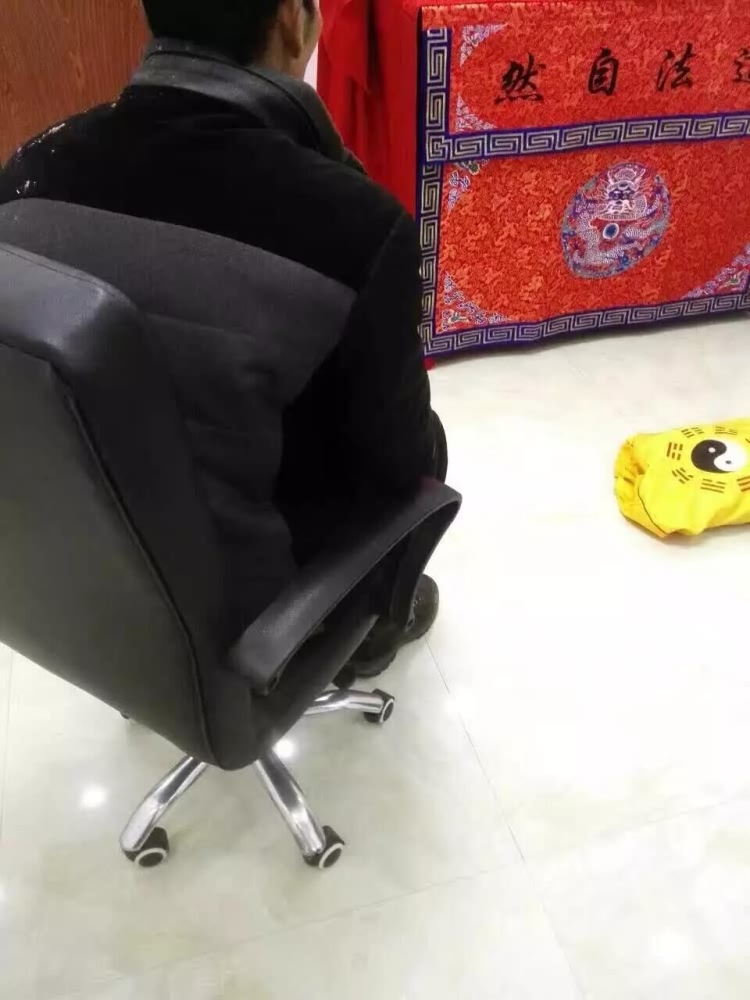正在我患者进行道法治疗2