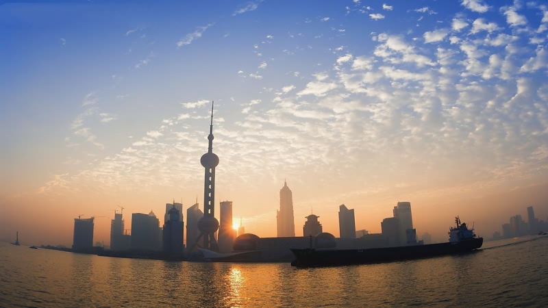  （图三：东方明珠日照下的远景图）
